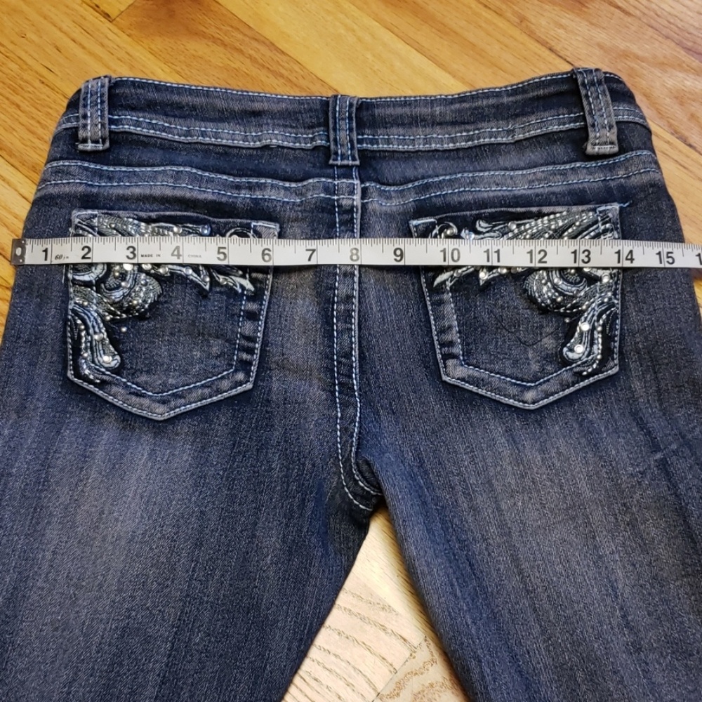 Distressed jean capri - Picture 7 of 8
